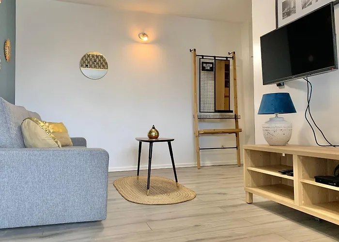 #bn The Blue Song Marcelin Berthelot Tramway アパート